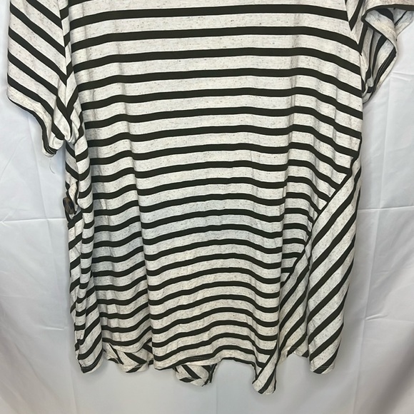 Women's Stylish and Comfortable Short Sleeve, Plus Size, Striped Top. Size 2X - Picture 7 of 12